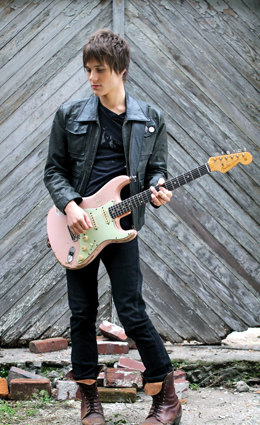 Tyler Bryant photo 3