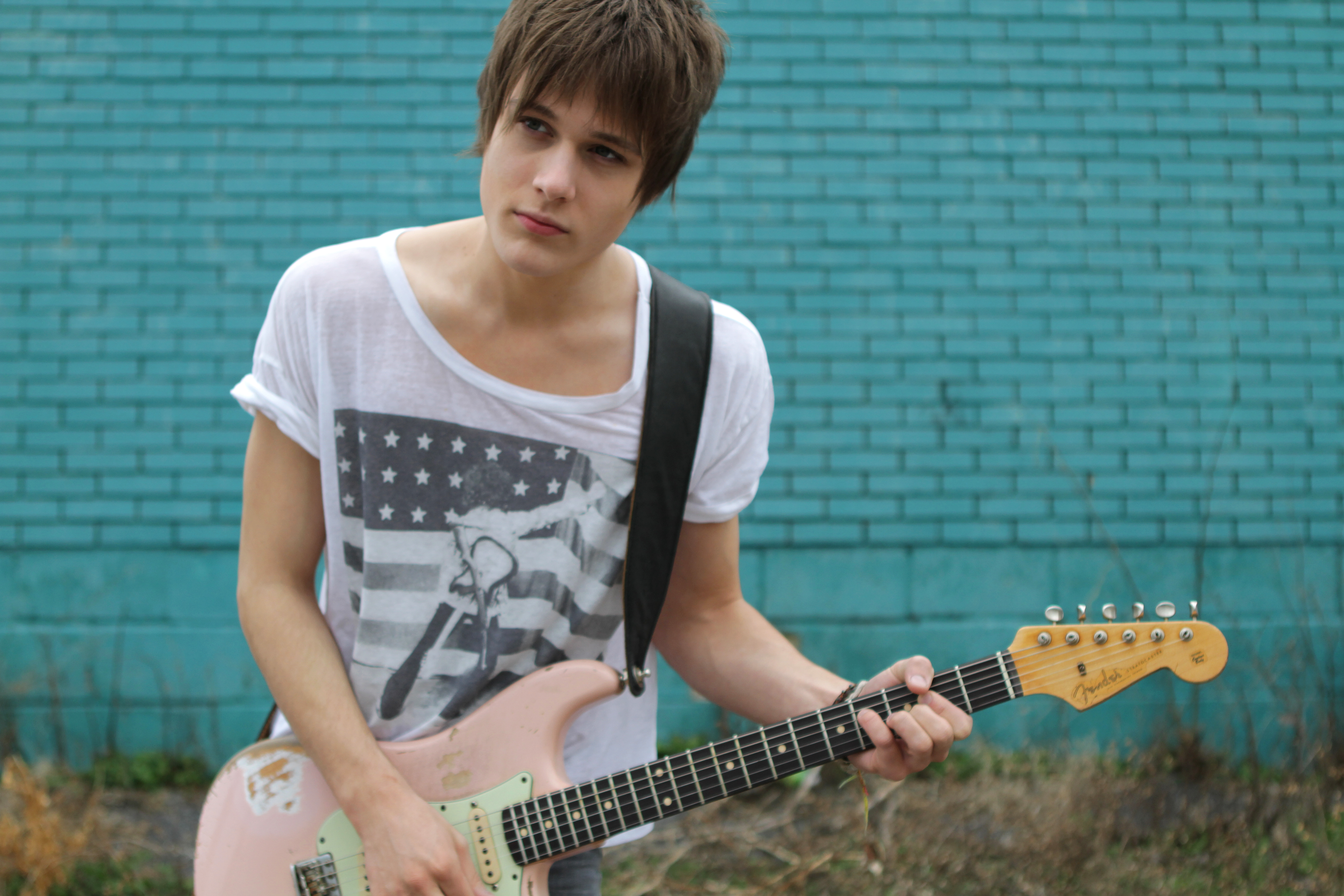Tyler Bryant photo 4